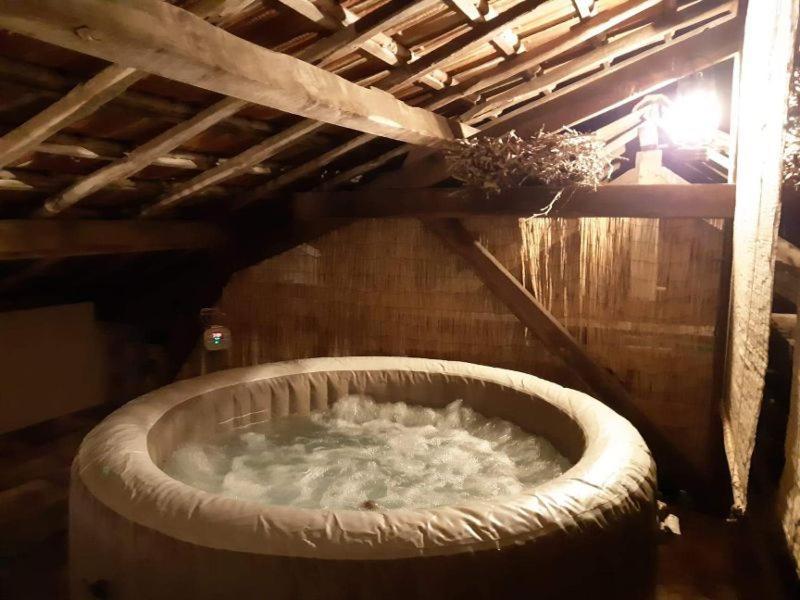 Gite, Jacuzzi & Vin Au Grenier De Madiran Экстерьер фото